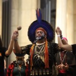 Homenagem indígena às viúvas de Bruno e Dom