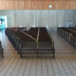 templo com fitas de demarcação.