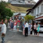 Com alegria visitando e conhecendo o lar
