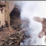 Igreja destruída e mão
