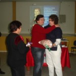 Recebendo o mimo das mãos de representantes sa Servas Luteranas e OASE