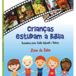 Crianças estudam a Bíblia
