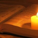 vela e biblia