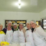 Mulheres da Comunidade trabalhando no almoço