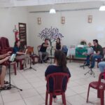 Projeto Música com Crianças - Musicista Daniela apresentando o Cancioneiro do Sinodo Vale do Itajai
