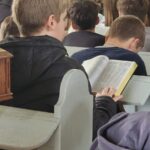 Cpnfirmando lendo a bíblia