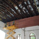 Instalação do forro do templo de Santa Maria - RS
