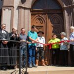 O dia 13 de outubro de 2024 foi um dia festivo para a Comunidade Evangélica de Lomba Grande. Em um lindo e agradável dia de sol, os membros e amigos da Comunidade se reuniram para inaugurar a nova pintura da igreja e para celebrar a sua festa anual.