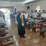 alt="Celebração do Tríduo Pascal em Cosmópolis 2025 com dramatização"