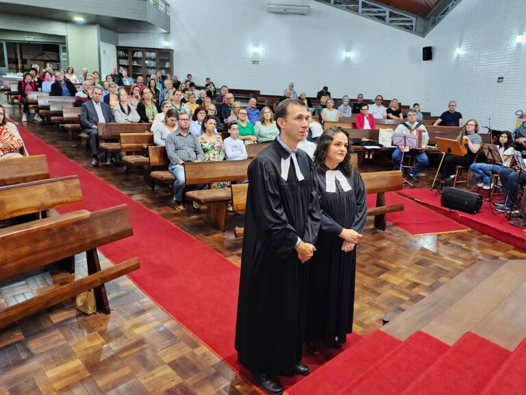 Instalação da Pastora Alessandra e do Pastor Mauro na Comunidade em Lajeado