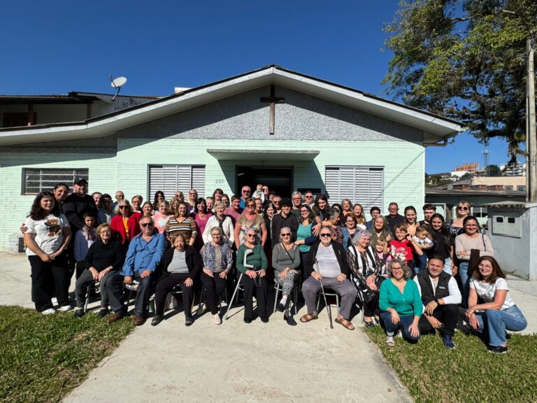 No dia 04 de maio, a Comunidade da Redenção, em Novo Hamburgo, celebrou seus 48 anos de fundação em um culto festivo