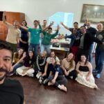 Equipe animada para jogar no congrenaje