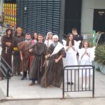Acampa-dentro grupo de jovens