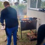 20250824-1-LELUT-Preparando Pão-com-Linguiça