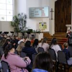 Confirmandas e confirmandos visitam sede da IECLB
