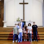 Durante a visita, o grupo de confirmandas e confirmandos da Paróquia de Rio Grande fortalecendo o vínculo entre a juventude e a Igreja.