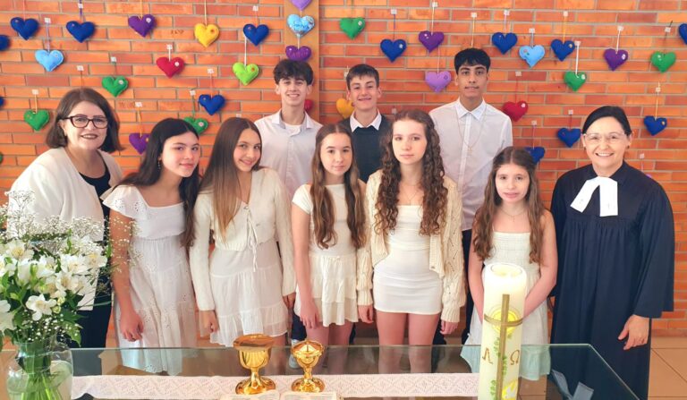 Confirmação de oito jovens
