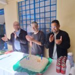 Hora do Parabéns pelos 60 anos da Capela de Cristo e dos 30 anos do Projeto Diaconal Sal da Terra.
Da esquerda para direita P. Luiz, presidente da Capela de Cristo, Célio Silva e Paulo coordenador do projeto social.