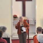 Sra. Olga Suiter resgatando memórias como sendo uma das fundadoras.