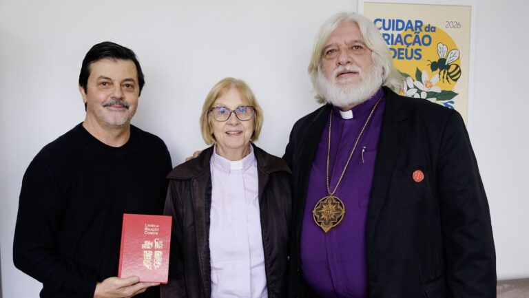 Visita do bispo da Igreja Anglicana