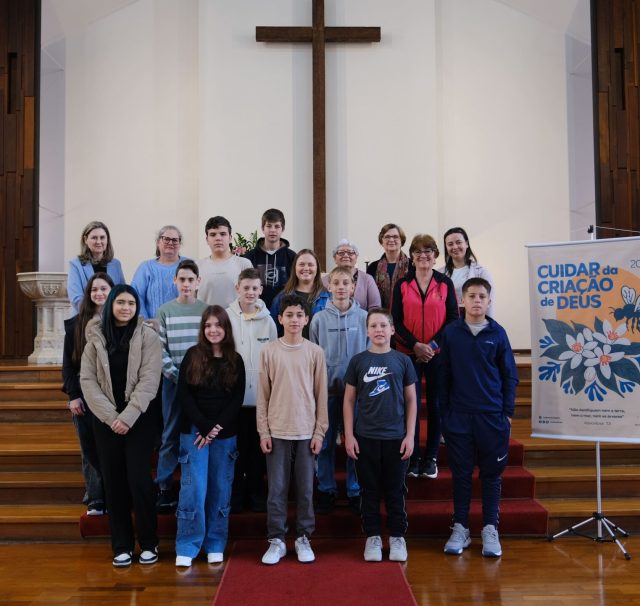 Jovens dos Sínodos Centro-Campanha Sul e Nordeste Gaúcho visitam a Sede Nacional da IECLB