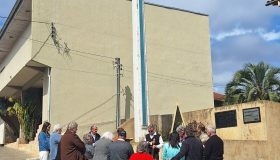 Comunidade reunida na cerimonia da placa do primeiro templo luterano