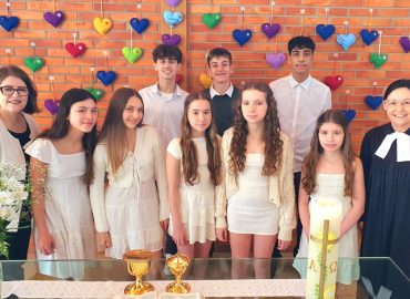 Confirmação de oito jovens