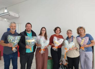 Da esquerda para a direita: Celso (gestor), Jonas (pastor), Gabriela (enfermeira), Renata (psicóloga), Suzana (presidente CELVA) e Cláudia (recepcionista)